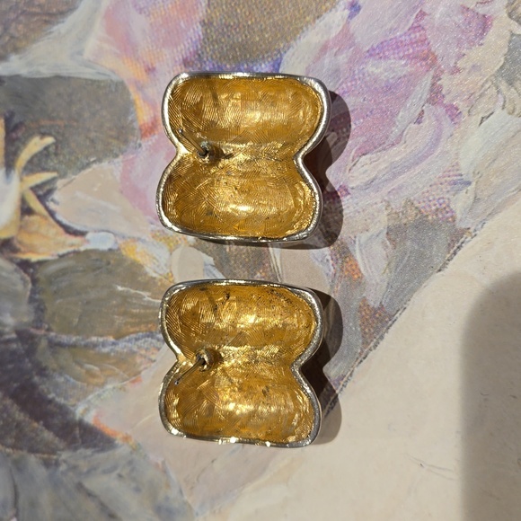 Vingage Chunky Gold Tone Earrings - Picture 2 of 4